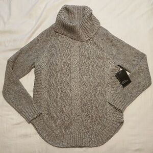 New 89th & Madison Light Gray Knit Sweater with Rounded Hem $54 tag
